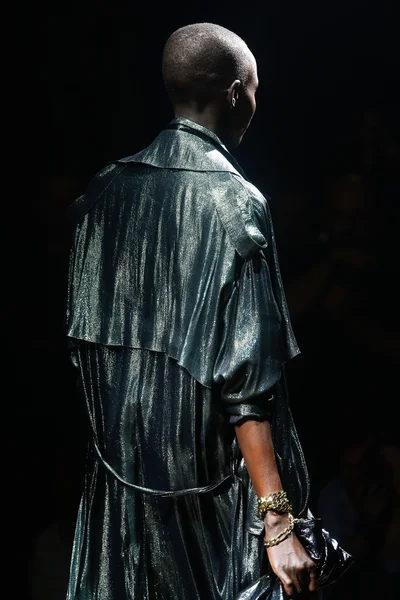 Look 77